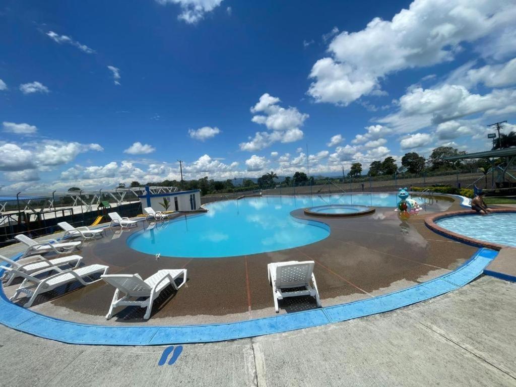 Apartamento Cerca Parque Del Cafe Con Piscina Montenegro Dış mekan fotoğraf